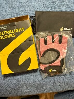 Women's Ultralight Pink Workout Gloves